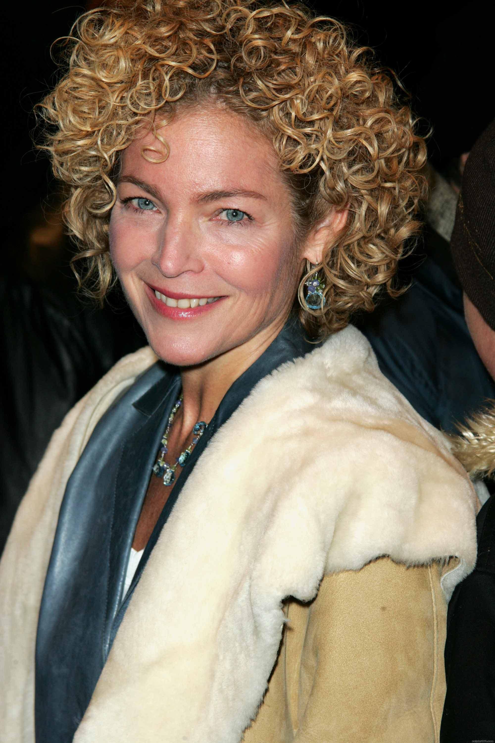 Amy Irving - Wallpaper Gallery