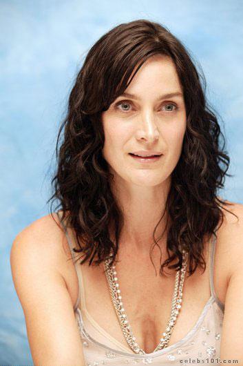 Carrie Anne Moss Photos