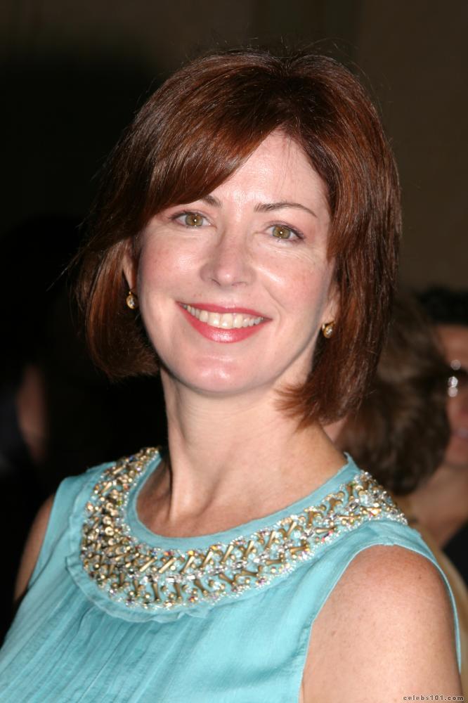 Dana Delany Picture celebrities hot actress flannel nightgown models movie 