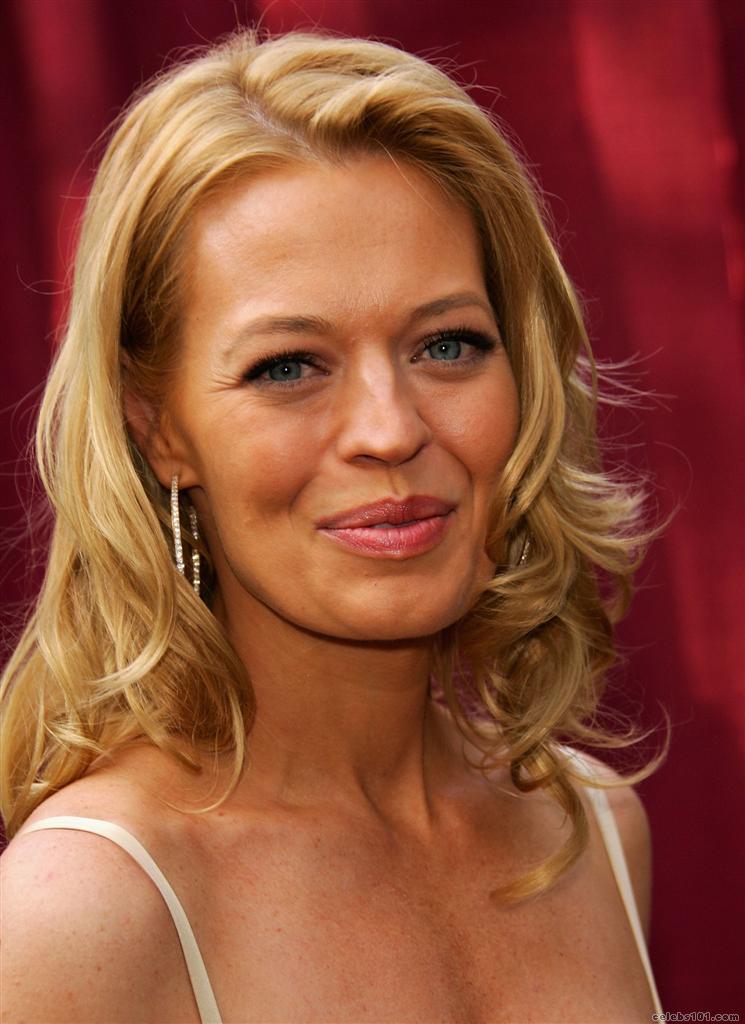 Jeri Lynn Ryan Picture