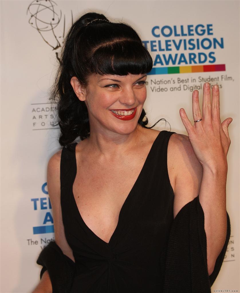 http://www.celebs101.com/gallery/Pauley_Perrette/288185/Pauley_Perrette_Pictue.jpg