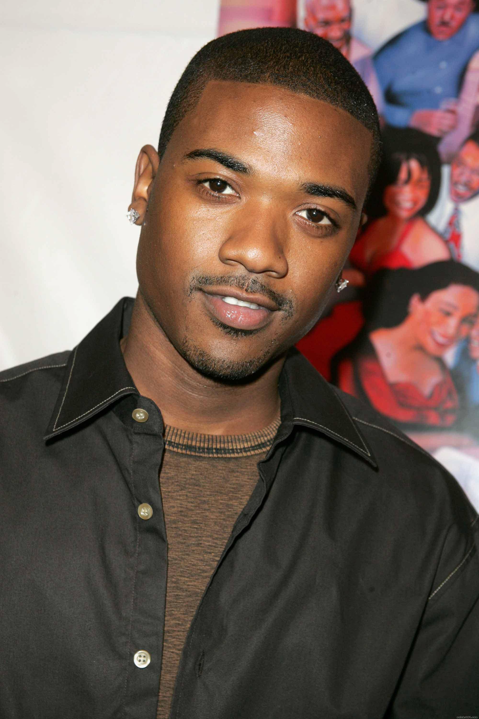 RAY J - High quality image size 2000x3000 of RAY J Photos