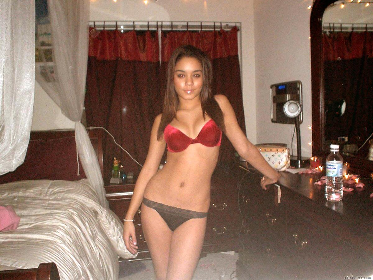 Vanessa Hudgens again caught in nude photos scandal - Sex 