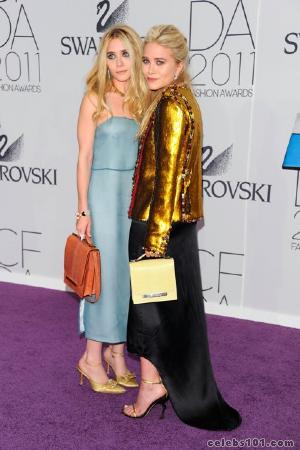Vogue labels Olsen twins best dressed sisters