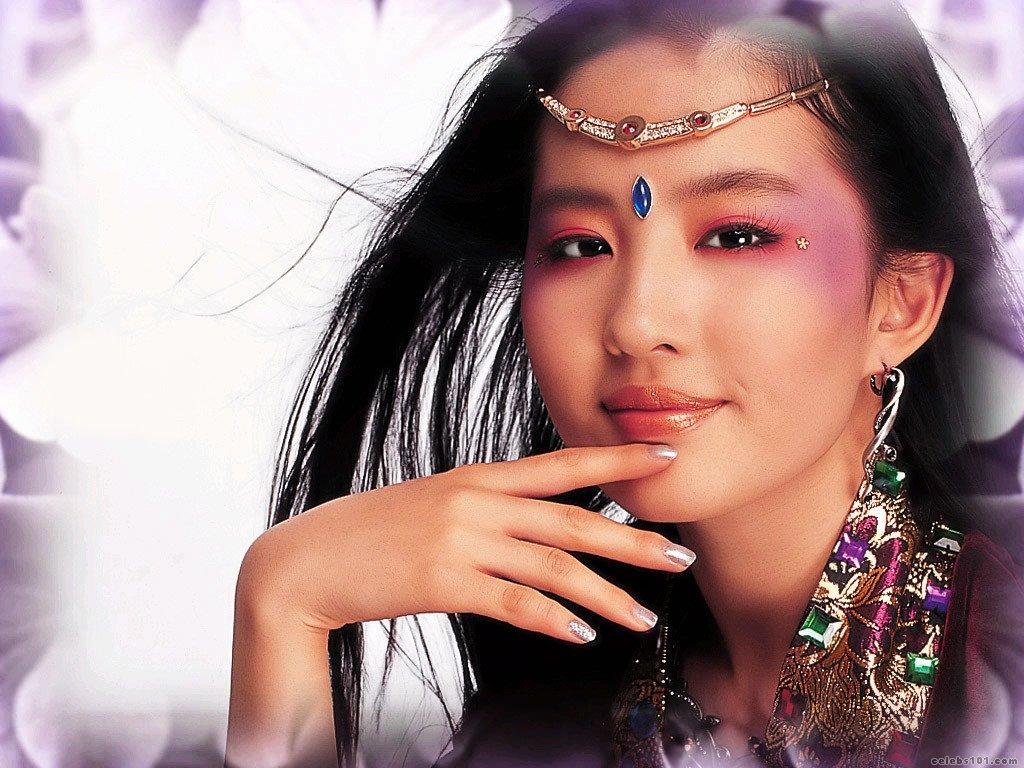 Liu Yifei - Wallpaper Gallery