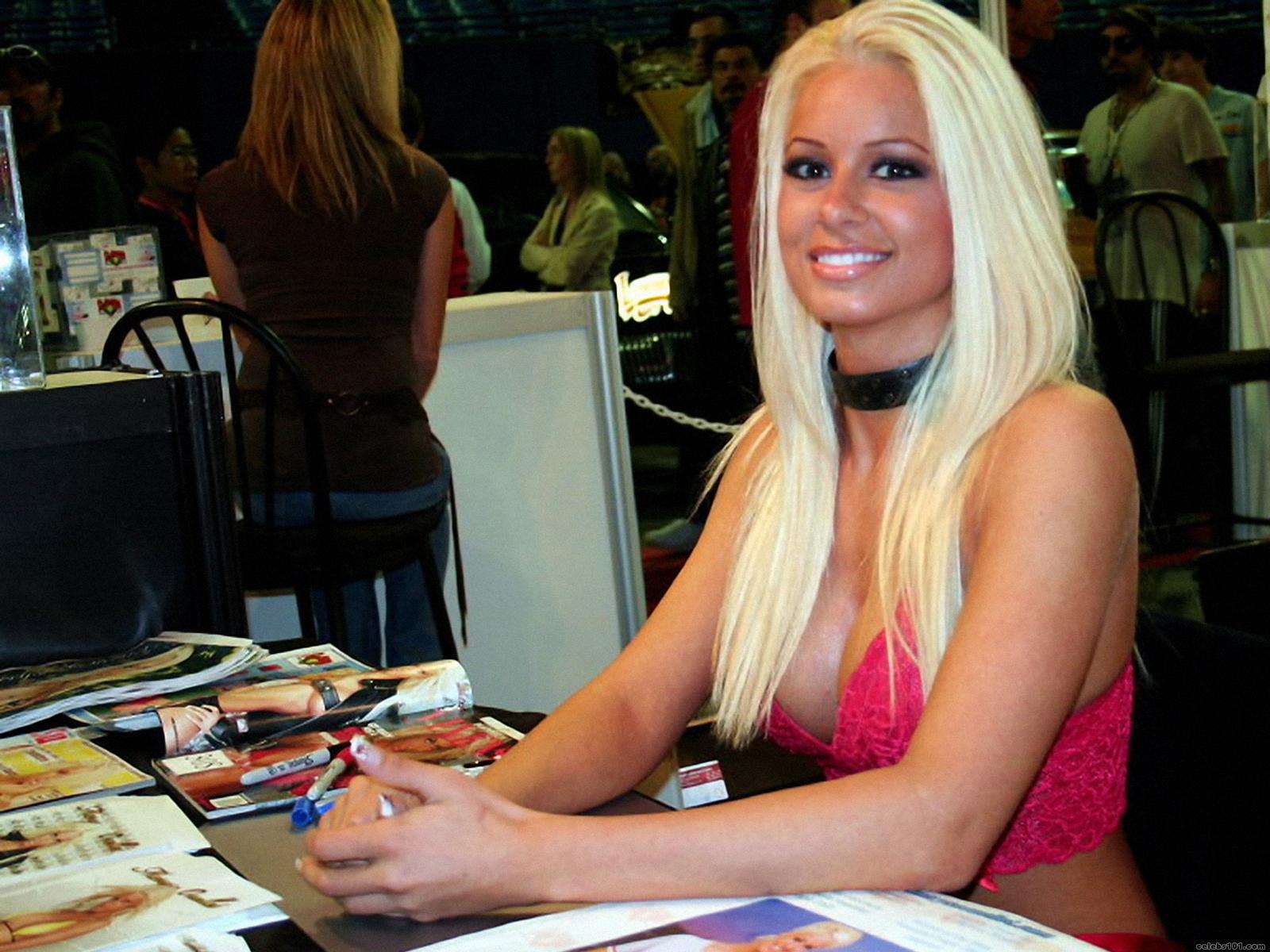 http://www.celebs101.com/wallpapers/Maryse_Ouellet/221031/Maryse_Ouellet_Wallpaper.jpg