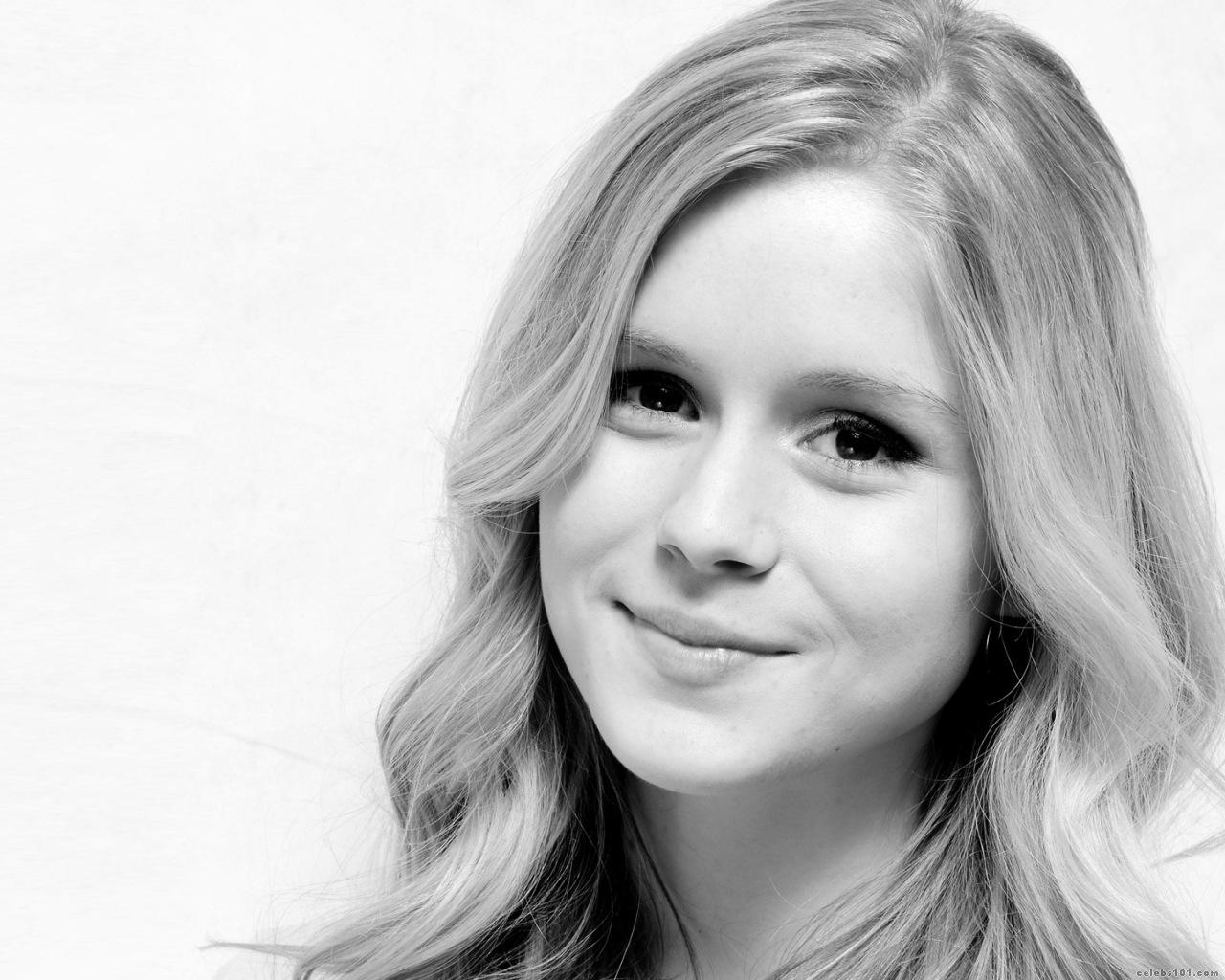 Erin Moriarty Wallpapers.