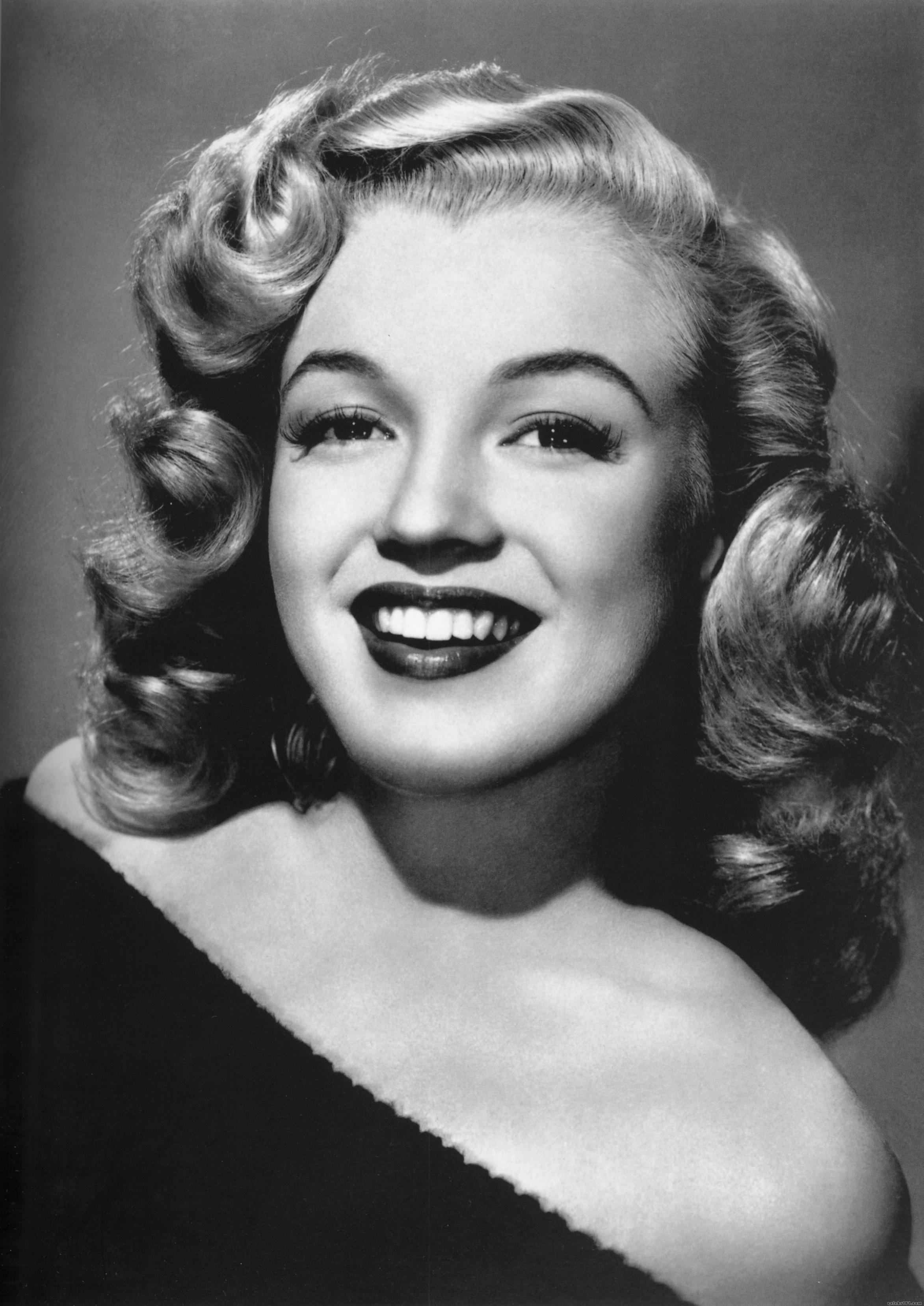 Marilyn Monroe - High quality image size 2345x3313 of Marilyn Monroe Photos
